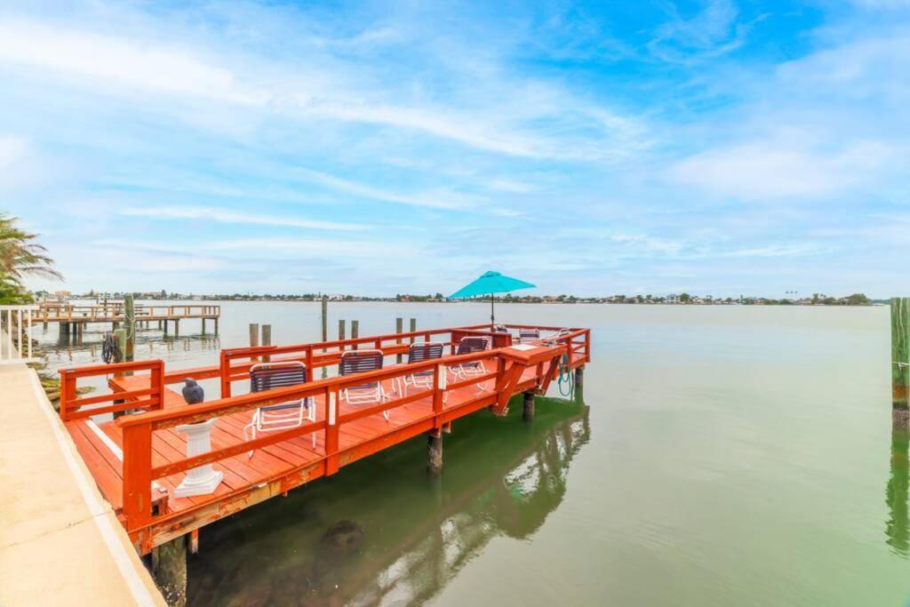 102-Tiny Treasure-Waterfront With Heated Pool Lejlighed St. Pete Beach Eksteriør billede