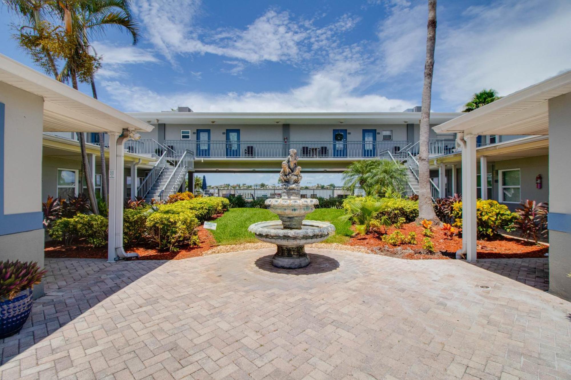 102-Tiny Treasure-Waterfront With Heated Pool Lejlighed St. Pete Beach Eksteriør billede